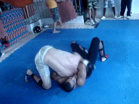 Deriano vs Capoera ll  {treino}(KGB) eqipe alessandro leal