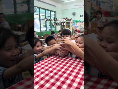 Học sinh lớp 1 dễ thương