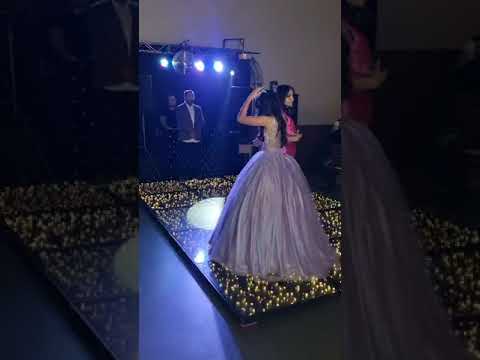 15 anos Kemilly  valsa com o pai, mãe e padrasto