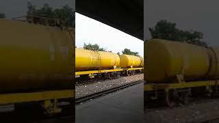 preview picture of video 'Joypurhat stations এ একটি তেল বাহি ট্রেন এর কি হলো তেল গুলার। এটি দেশের জন্য. ।।।।।।।।।'