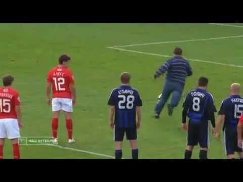 Navijac ulazi u teren i izvodi penal umesto igraca - Obavezno pogledati :D