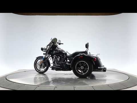 2017 Harley-Davidson FLRT Freewheeler in Vivid Black
