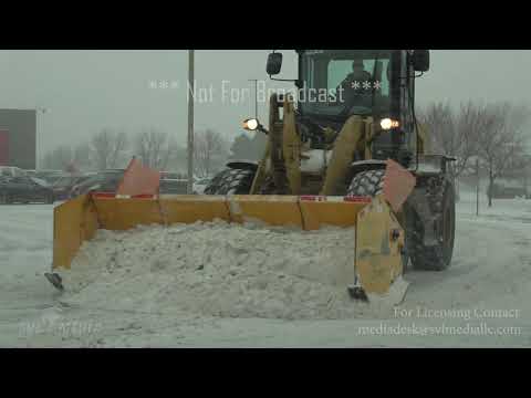 Fargo, ND - Snow Plow Gangs Clearing Roads for Evening Commuters - Dec 29th, 2020