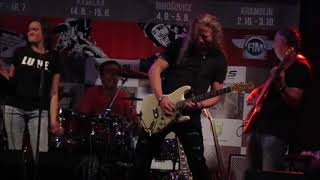 WE ROCK & LUCIE VEČEŘOVÁ - RUNAWAY ( Bon Jovi cover ) - Live in 
