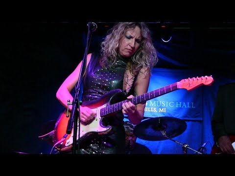 ''CAN'T YOU SEE WHAT YOU'RE DOING TO ME'' - ANA POPOVIC @ Callahan's, Aug 2017 (1080HD)
