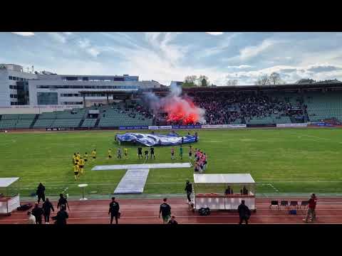Lyn - Lillestrøm SK 0-1 spillerne kommer ut på Bislett Stadion 27.04.2025