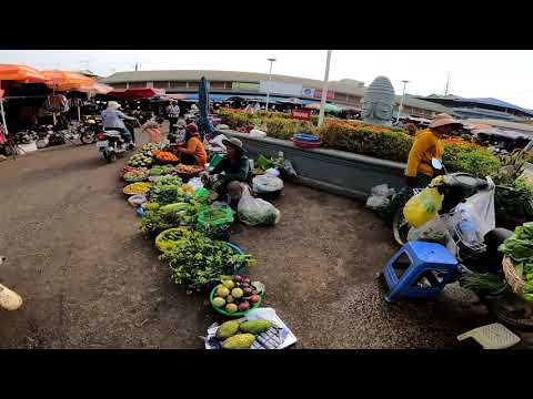 Inside Cambodia’s Morning Market 🇰🇭 || Real Struggle of Daily Life