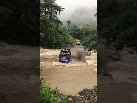 Asi les toca transitar en la vereda Marruecos de Pueblo Rico Risaralda #campo #jeep #jeepwillys