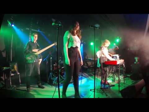 Laulu Oravasta - Josefiina Sinervo & Punaiset Kengät (aka Viidakonlight)