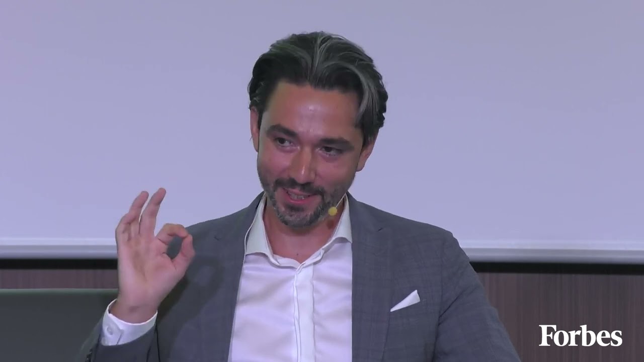 Продавачът на храна за крокодили