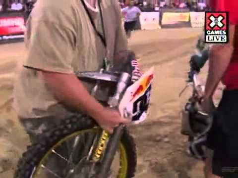 X Games 4 Best trick   Travis Pastrana cai apos moto quebra