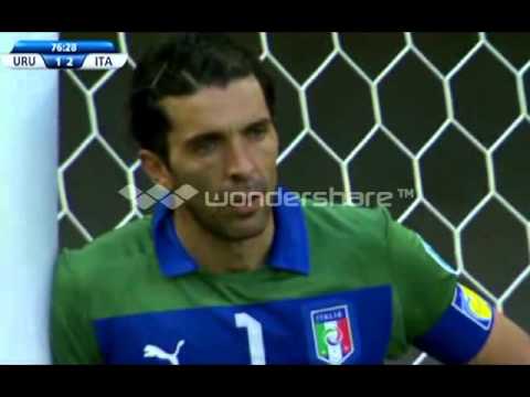 La faccia di Buffon prima della punizione di Cavani (Italia-Uruguay)