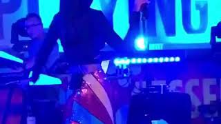 Jhené Aiko performing Blue Dream (2016-17)