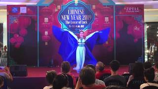 preview picture of video 'การแสดงระบำกระโปรงและระบำผ้า : ไซซี ฉายามัจฉาจมวารี | Chinese New Year 2019 @Future Park Rangsit'