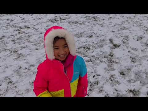 ITS A SNOW FIGHT! - FITNESS FUN WITH TINA & NANA - HOME LEARNING
