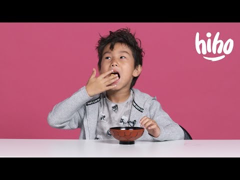 アメリカの子供たちが世界のお菓子を食べてみる。シンガポールとマレーシア (American Kids Try Snacks from Around the World: Singapore & Malaysia)