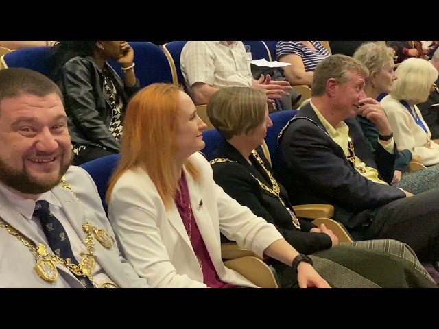 Mjpraise GOT THE ROYAL REP AND OTHER DIGNITARIES DANCING