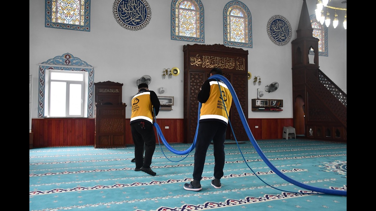 Büyükşehirden Camilerde Gül Kokulu Temizlik