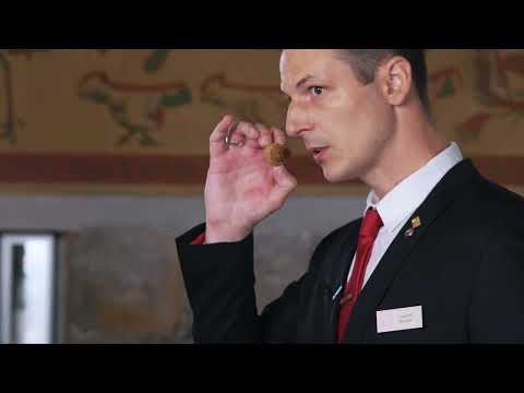 Znanje pod kapo: Kako pravilno odpremo peneče se vino? - Valentin Bufolin