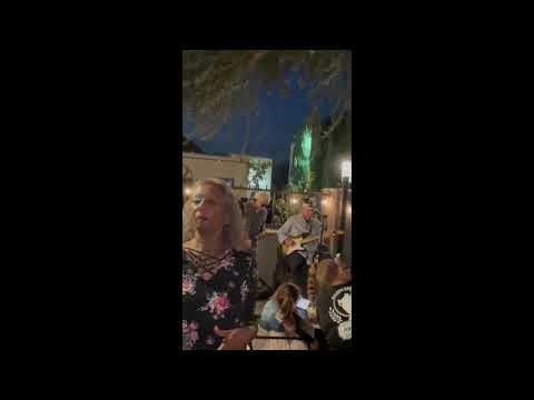 Tracy CA Press Wine bar tocando ao ar livre em novembro Walter Horton's Boogie