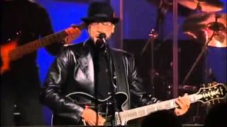 Bee Gees   She keeps on coming