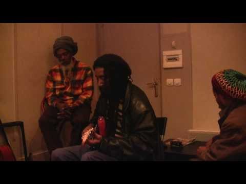Akaz Studios - Enregistrement Nyabinghi avec Ras Jumbo David & friends