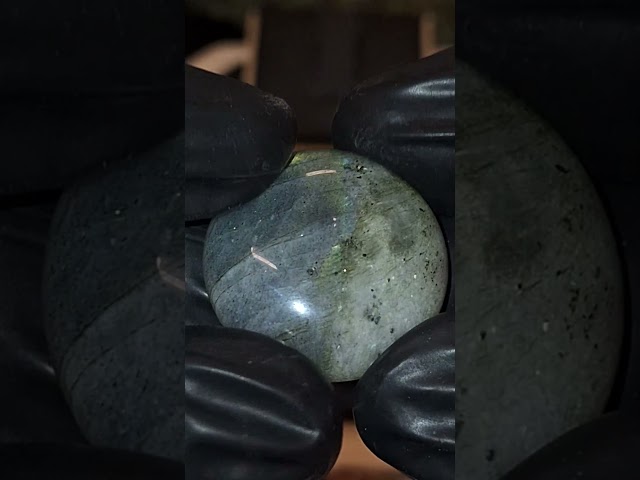 حجر طاؤوس طبيعي حجم راهي قص دائري