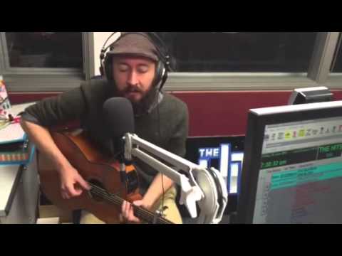 Dave Baxter sings live on The Hits Dunedin
