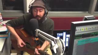 Dave Baxter sings live on The Hits Dunedin