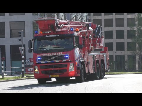 PRIO 1 TS 17-0431 HW 17-0451 en A1 Ambulance 17-113 naar een melding in Rotterdam