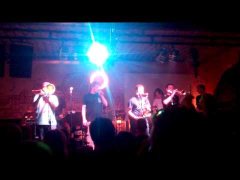 Fast Food Orchestra & Dr. Kary - Modrá raketa [live@Mlékojedy, Beach park]