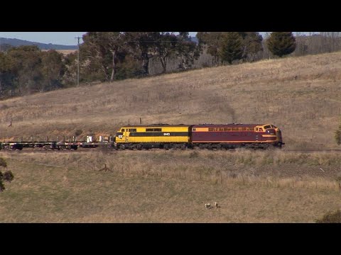 Australian streamliner diesel locomotives 4204 & GM10 - Bathurst to Orange - July 2011