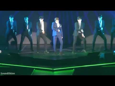 TAEMIN 태민 'MOVE' In Sexy Suit