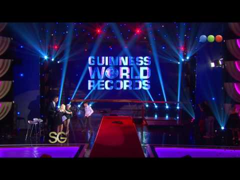 Nazareno hace gimnasia rítmica  Susana Giménez