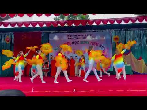 Tiết mục: Hát tốp ca Như có Bác Hồ trong ngày vui đại thắng - GV, PH, HS trường TH HÙng Sơn 1