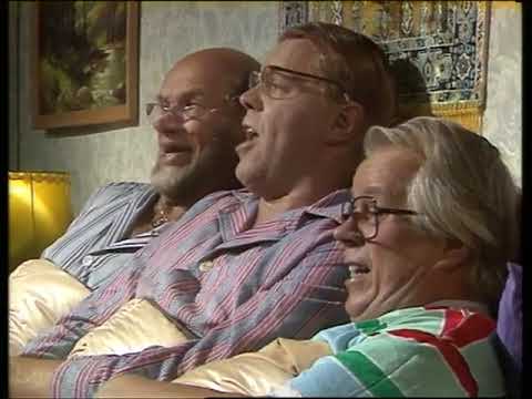 Spede Show - Pikkupojat - Punahilkka