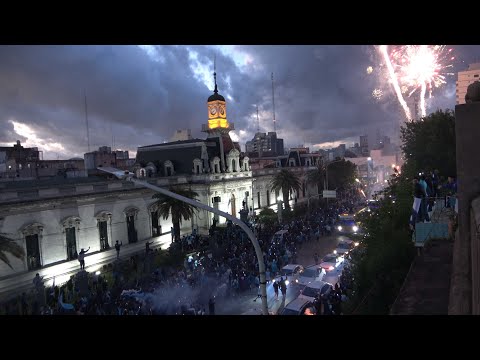 Impresionante recibimiento al micro de los jugadores en la previa - Racing vs Flamengo - 2025