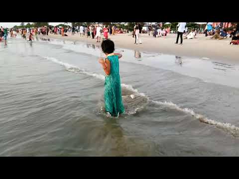 Suhana enjoying Calicut beach