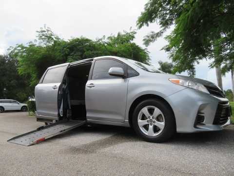 2018 Silver /Gray Toyota Sienna LE 8-Passenger (5TDKZ3DC7JS) with an 3.5L V6 EFI DOHC 24V engine, 8A transmission, located at 4301 Oak Circle #19, Boca Raton, FL, 33431, (954) 561-2499, 26.388472, -80.084045 - ? 2018 TOYOTA SIENNA POWER SIDE-ENTRY WHEELCHAIR VAN — IMMACULATE! ?? Looking for a clean, reliable Toyota Sienna handicap wheelchair van? This one deserves a serious look! ? 2018 Toyota Sienna ? Power Side-Entry Wheelchair Conversion ? Immaculate Condition Inside & Out ? Clean Carfax ? Clea - Photo#0