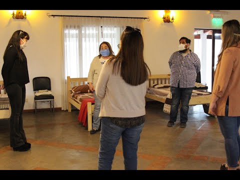 Preparan un albergue para adultos mayores en el salón del Colegio de Magistrados