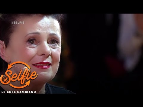 Selfie - Terza puntata, La storia di mamma Carla: "La vita a sessant'anni continua"