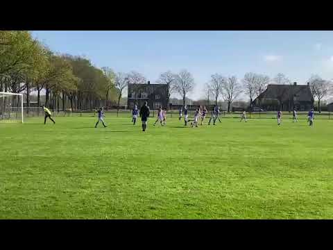 Foreholte O13-1 scoort tijdens Easter Open