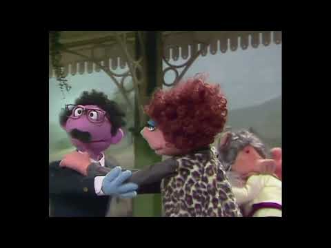 Couples Dance and Tell Jokes | Muppet Comedy Delight