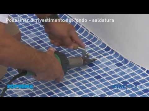 Bambini con disegni di lentiggini Posti di pigmentary oscuramente marroni
