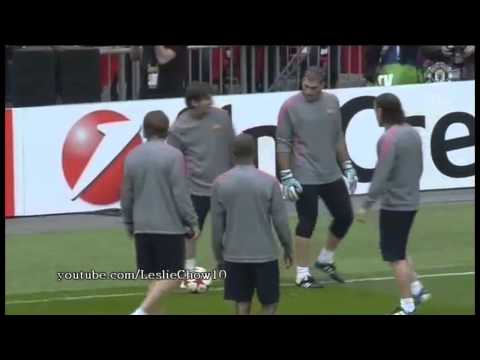 Messi teaching Pinto