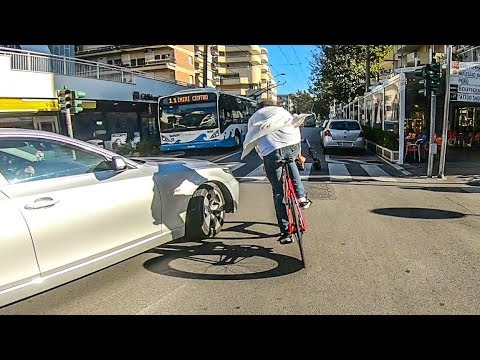 Wolfbotts the King of Fixedgear - Cinelli Shark vs Car - Incredible Match