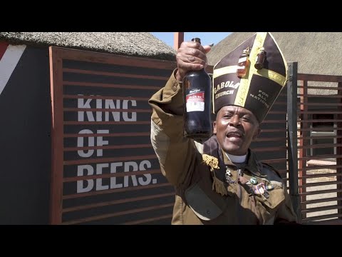 A misa con cerveza o con ginebra en la iglesia Gabola de Sudáfrica | AFP