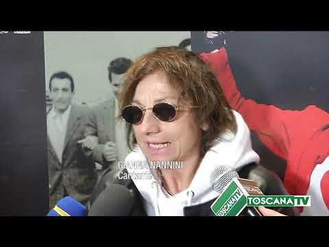 2020-01-10 FIRENZE - COMMISSO FAN DI GIANNA NANNINI, LE DONA MAGLIA