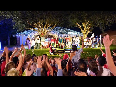 Everything Is Homemade at the Banda Family's Northopolis - The Great Christmas Light Fight