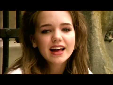 Lucie Vondráčková - Džíny (Oficiální Videoklip)